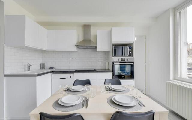 Chic and spacious apart with parking