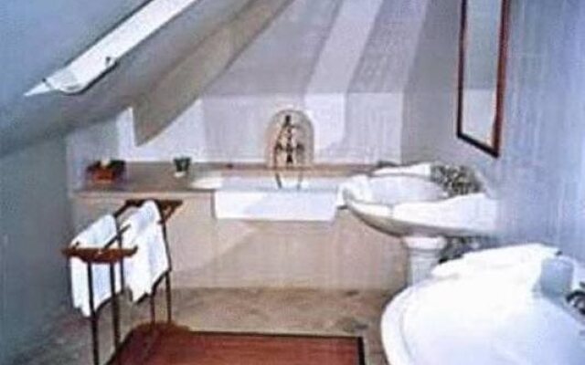 Chateau De Pont-Rilly