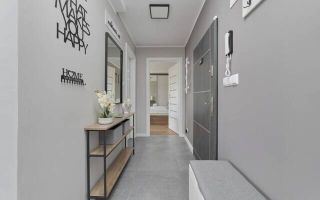 Modern Kotsisa Apartment by Renters