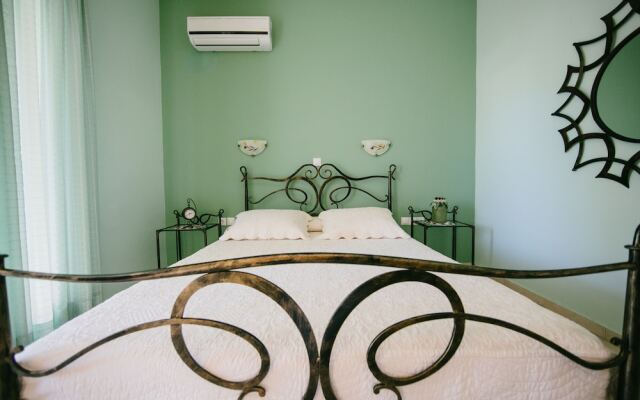 Evi's Sea View Villa