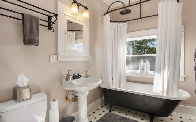 Seattle Vacation Home: The Campus