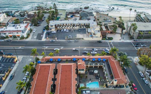 Laguna Brisas - A Beach Hotel