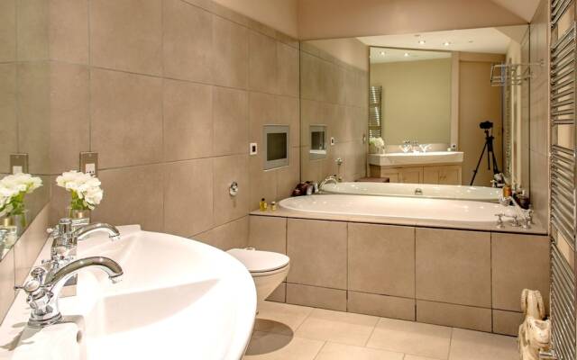 Deluxe Edinburgh Retreat Apartment