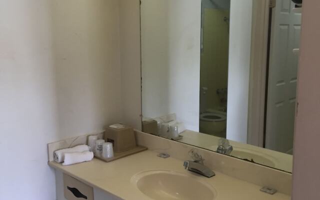 Scottish Inn & Suites