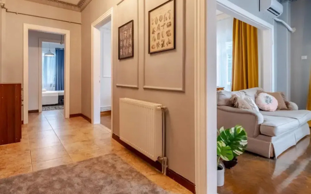 Apartment With Balcony Close to Taksim in Cihangir