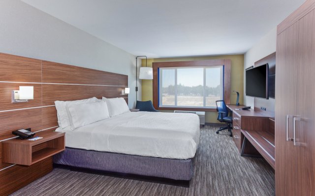 Holiday Inn Express & Suites Elk Grove West I-5, an IHG Hotel