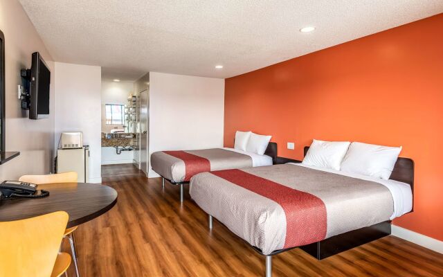 Motel 6 Gardena, CA - South