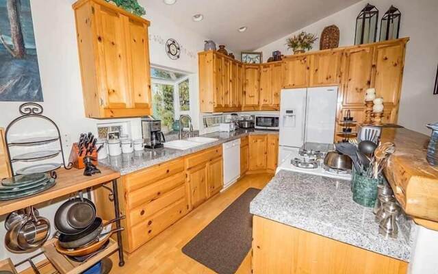 1884 Bakersfield 5 Bedrooms 4 Bathrooms Home