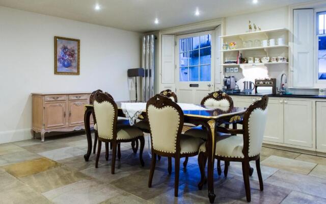 Dale Street Apartments Suite