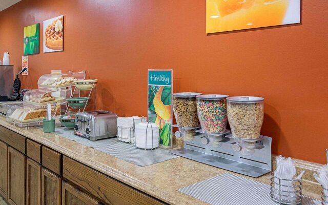 Quality Inn & Suites Skyways