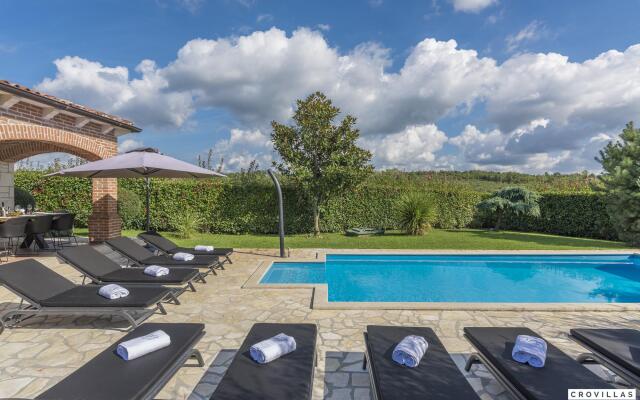 Rustica in Visnjan with 5 bedrooms and 1 bathrooms