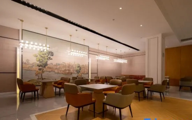 Vienna International Hotel (Wuxue Hospital of Traditional Chinese Medicine)