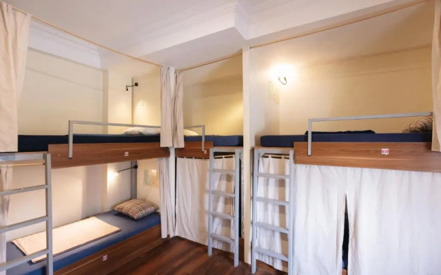 9 Hostel and Suites