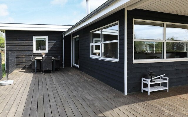 Garden View Holiday Home in Storvorde near Sea