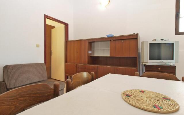 Apartment 695