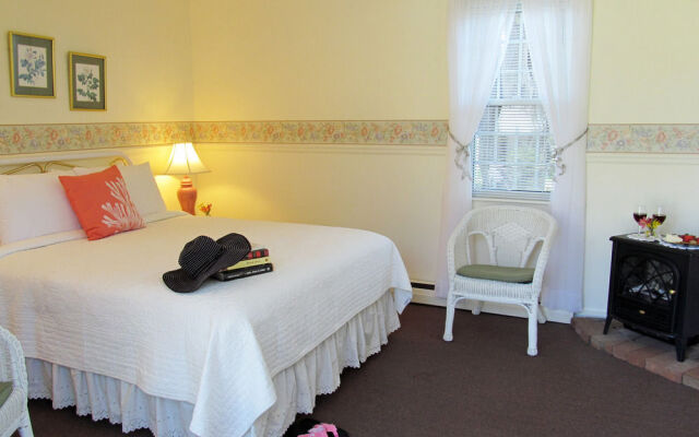 Allen Harbor Breeze Inn & Gardens