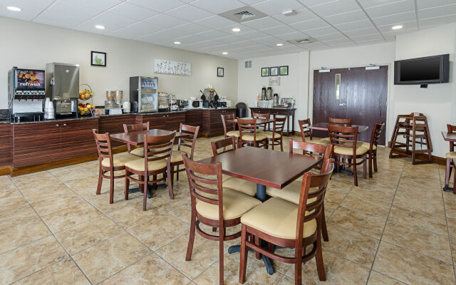 Quality Inn & Suites Airport