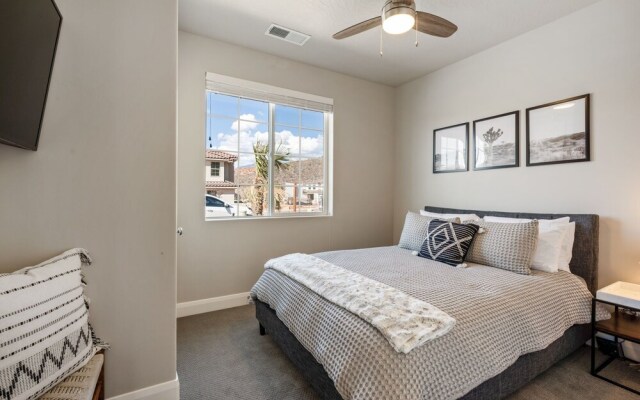 Sunnyside Retreat at Escondido by RedAwning