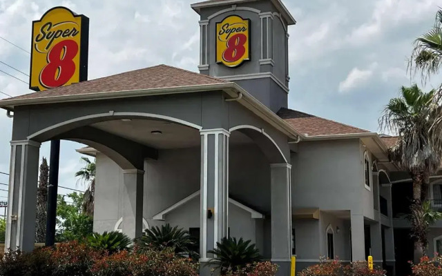 Super 8 Houston North I-45