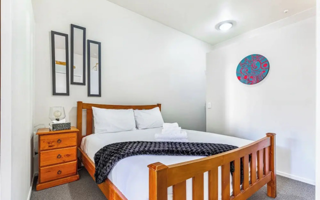 1Br Haven W/ Balcony & Parking
