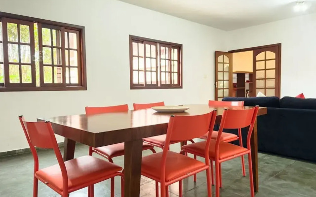 Casa espaçosa na Granja Viana