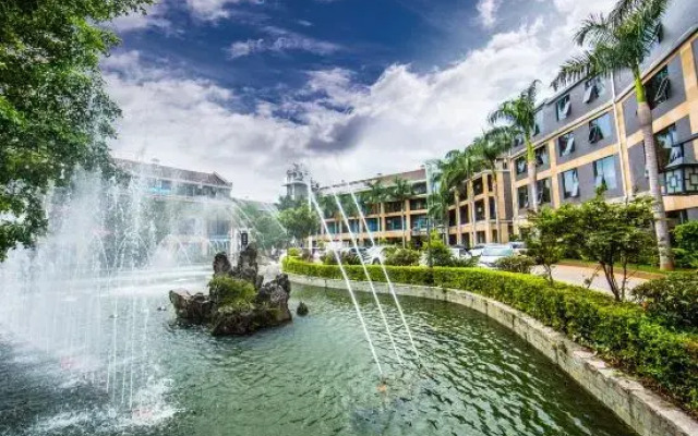 Lvbao Lezhi Hot Spring Hotel
