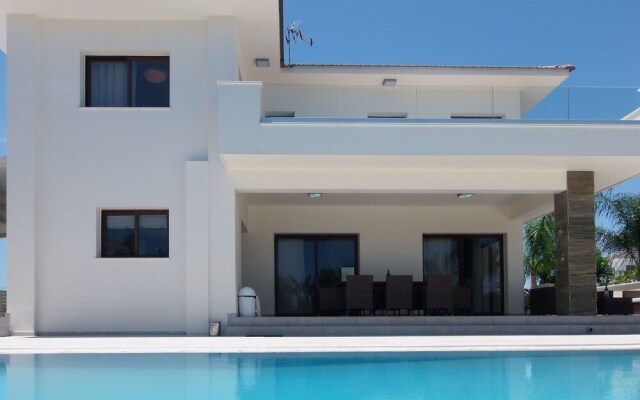 Villa Grecian 1 Platinum