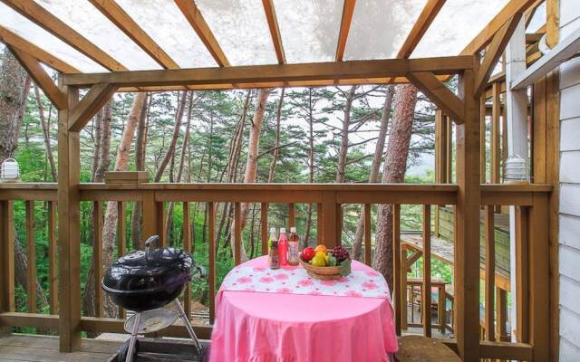 Loverstar In Forest Pension