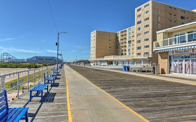 Spacious Wildwood Townhome w/ Covered Balcony