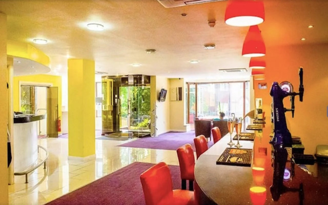 Luton Hotel
