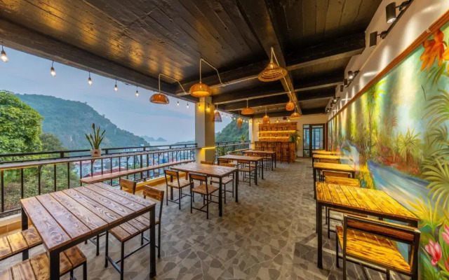 Cat Ba Xanh Spring Garden Hotel
