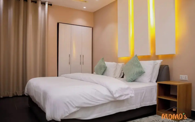 Momo's Hotel