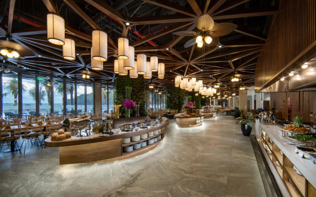 Flamingos Cat Ba Resort Apartment