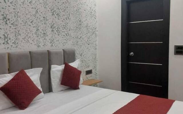 Hotel Twamev Couple Friendly Laxmi Nagar