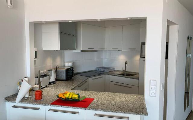 AwayDays - 802 - Incredible 1-Bed Apartment with Magical Views