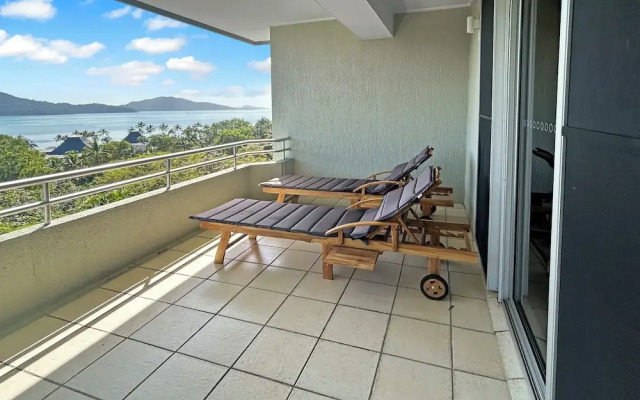 Poinciana Lodges -Ocean Views