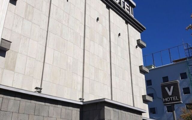 V Hotel