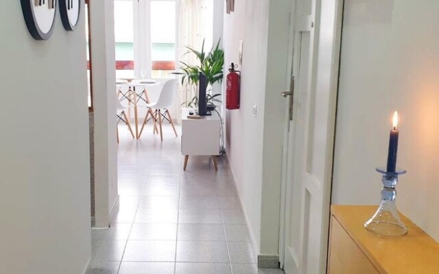 Vives Beach Flat by Canary365