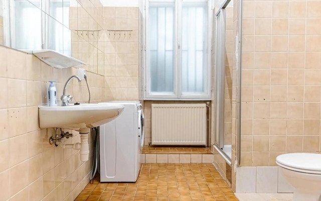 Chic Apartment - Very Central and Well Connected