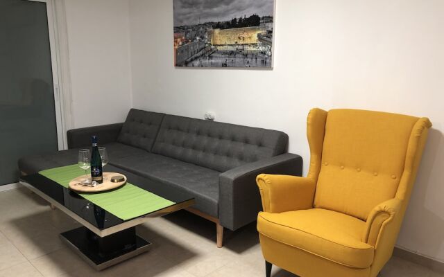 Apartment Halper