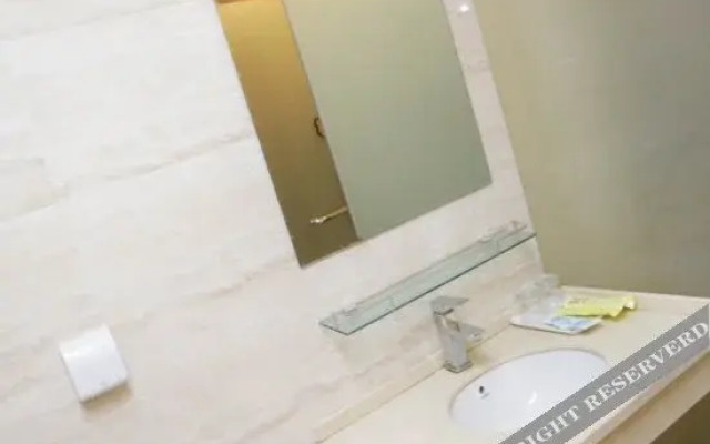 Yichang Spring Business Hotel