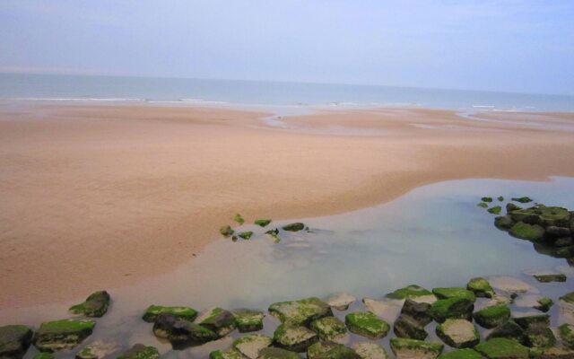 A Pleasant Little Studio Apartment With a Terrace, 30 Metres From the Beach