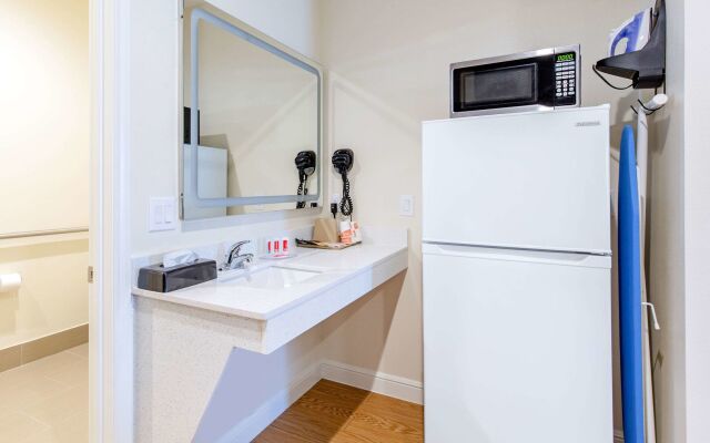 Econo Lodge Inn & Suites Houston Willowbrook