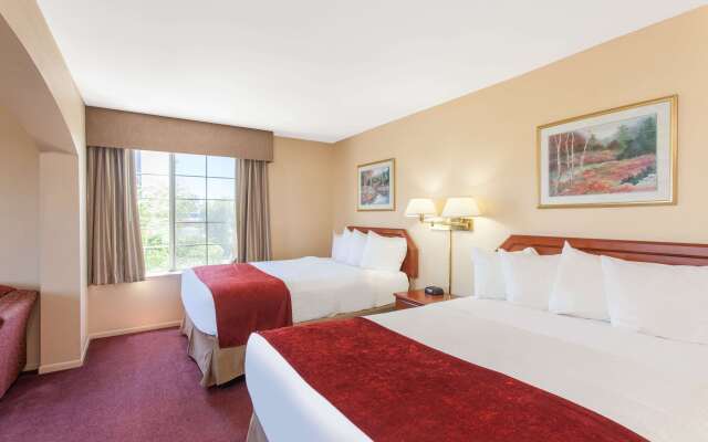 Ramada by Wyndham Fresno Northwest