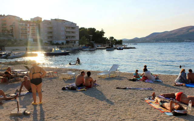 Apartments by the sea Okrug Gornji, Ciovo - 18798