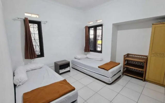 EXPRESS O 92035 Rumah Singgah 8b Syariah