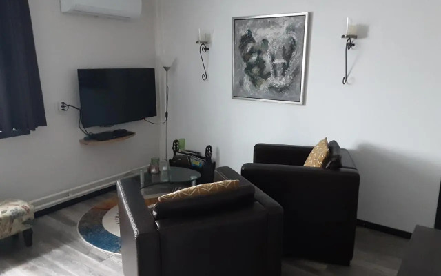 B & B D N Engel
