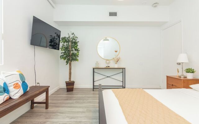 West Deco Boutique Apartments
