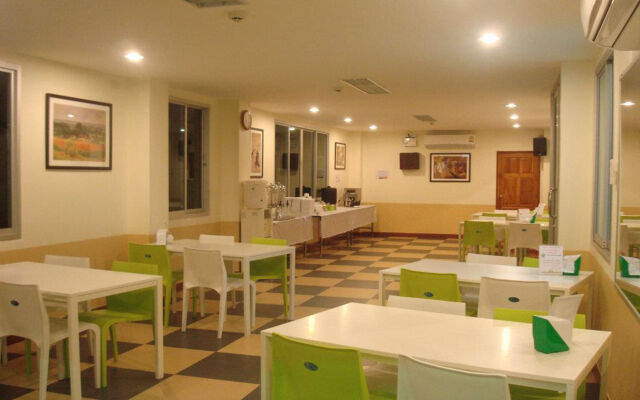 Trat Center Hotel