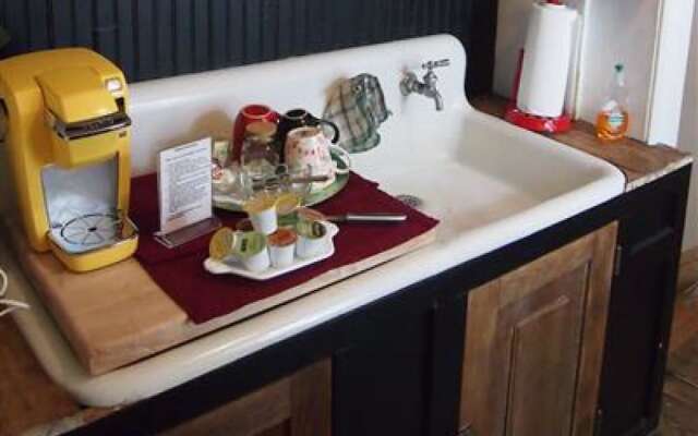 The Maid's Quarters Bed Breakfast & Tearoom